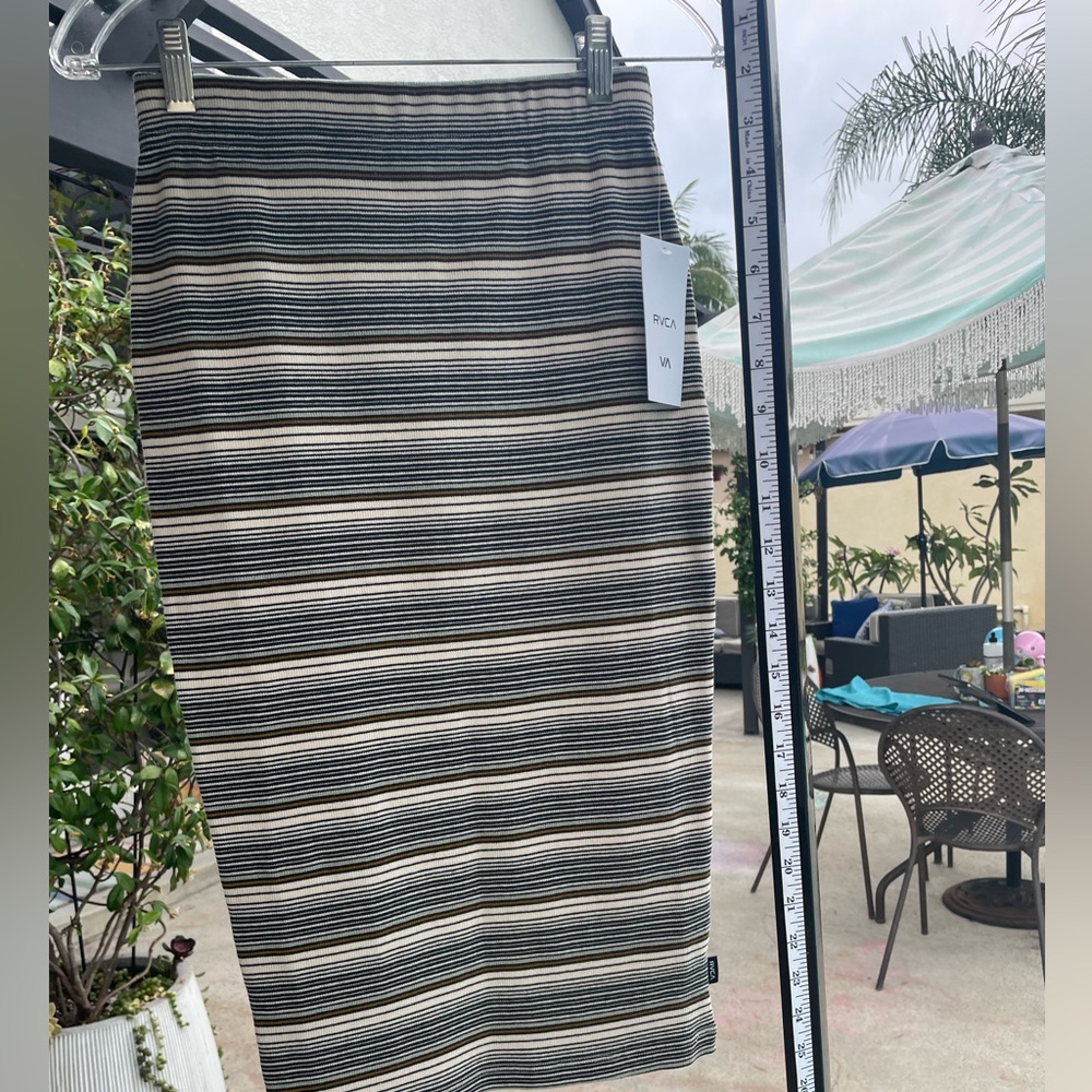 NWT | RVCA “Pick me up skirt” in oak colored stripes | Size XS